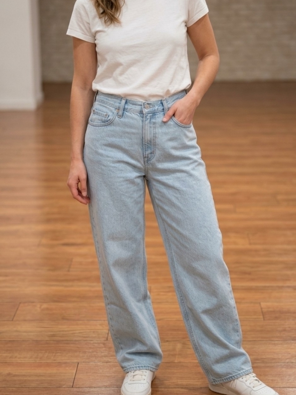 Womens LEVI light Wash Jeans Size 26